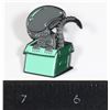 Image 1 : NEW ALIEN IN A BOX LAPEL PIN