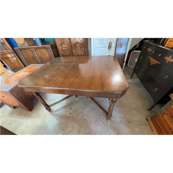 Wood Dining Table with Two Leaves and Casters