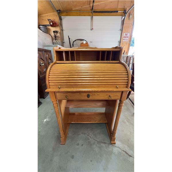 Winners Only Inc. Oak Roll Top Desk with Drawer and Cubbies