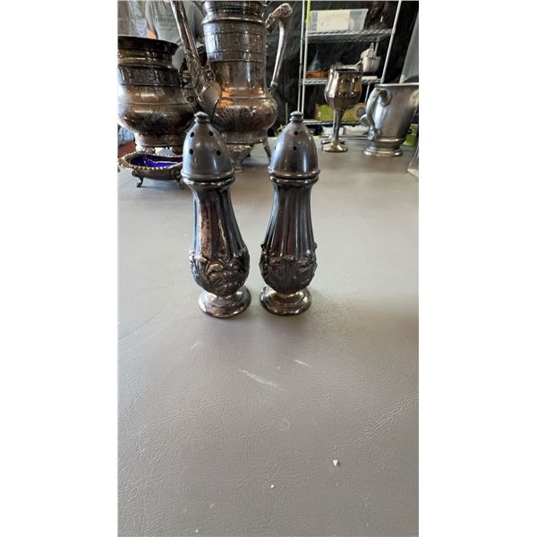 Viking 7201 Silverplate Salt and Pepper Shakers Pair