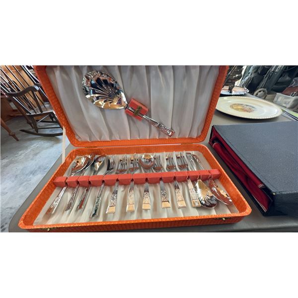 18-Piece Silver-Coloured Flatware Set with Orange Case