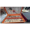 Image 1 : 18-Piece Silver-Coloured Flatware Set with Orange Case