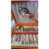 Image 2 : 18-Piece Silver-Coloured Flatware Set with Orange Case