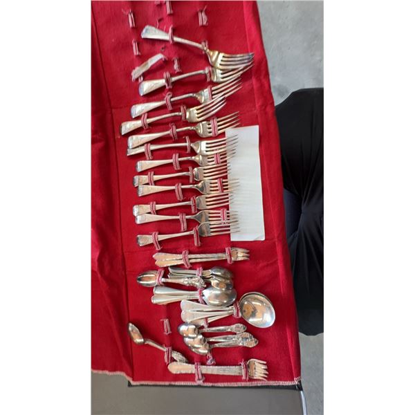 Silver-Plated Flatware Set with Anti-Tarnish Case