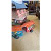 Image 4 : Wind-Up Tin Toy Train Set With Comic And Western Cars