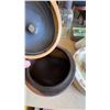 Image 3 : Decorative Housewares Including Child's Bowl, Wood Box, Glass Jars and Placemats