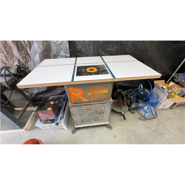 Router Table With Mounting Plate And Storage Base