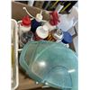 Image 3 : TRAY OF CLEANING SUPPLIES