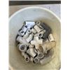 Image 3 : 2 BUCKETS OF PLUMBING CONNECTIONS