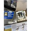 Image 3 : NEW VANITY LIGHT, DOOR HANDLE SET, HALOGEN LIGHT, SOCKET RAIL, KNEE PADS, TIRE CHAINS
