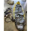 Image 1 : 2 PERSON INFLATEABLE RAFT W/ PADDLES