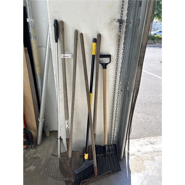 BUNDLE OF GARDEN TOOLS, SHOVELS, ETC