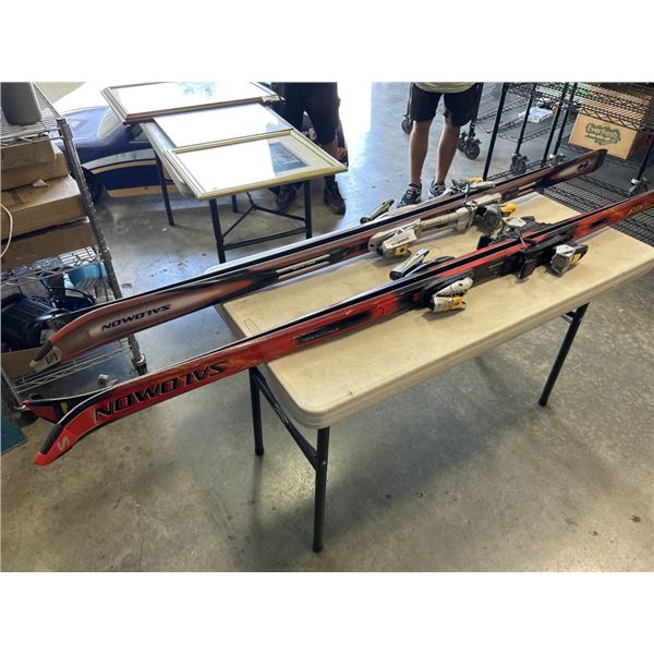 2 PAIRS OF SALOMON SKIS. RED PAIR ARE 195CM. PURPLE/BLUE PAIR ARE 194CM