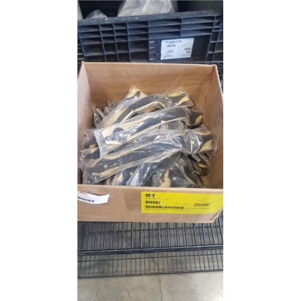 BOX OF GATE PULLS