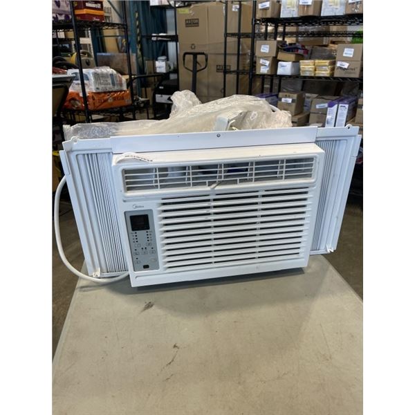 MIDEA 6,OOO BTU WINDOW MOUNT AIR CONDITIONER, WORKING
