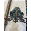 Image 2 : BUNLDE OF GARDEN TOOLS AND HOSE HOOKS
