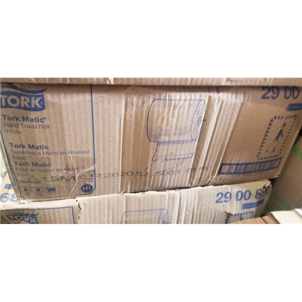CASE OF TORK WHITE HAND TOWEL ROLL - 6 ROLLS OF 700FT