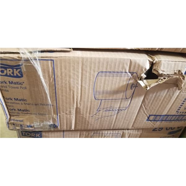 CASE OF TORK WHITE HAND TOWEL ROLL - 6 ROLLS OF 700FT