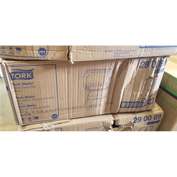 CASE OF TORK WHITE HAND TOWEL ROLL - 6 ROLLS OF 700FT