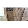 Image 2 : CASE OF TORK WHITE HAND TOWEL ROLL - 6 ROLLS OF 700FT