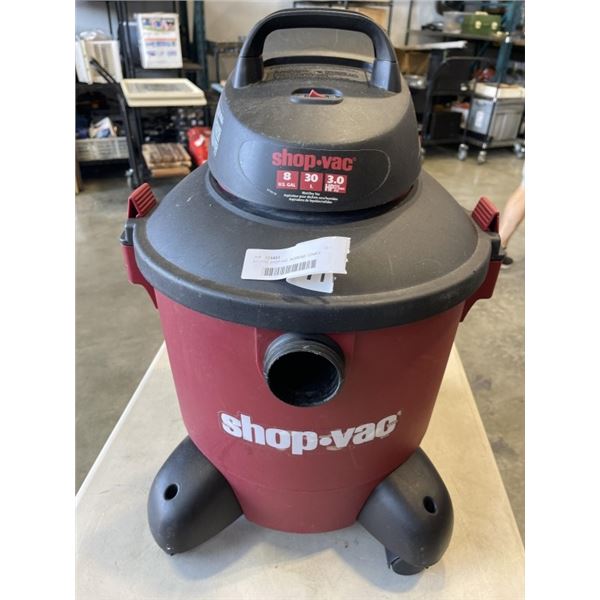 30 LITRE SHOP VAC. WORKING. COMES WITH HOSE AND ATTACHMENTS