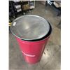 Image 5 : 2 RED METAL BARRELLS ONE LID
