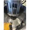 Image 3 : SHOP VAC 5 GALLON VACUUM WITH HOSE