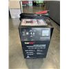 Image 1 : EVERSTART WHEELED FLOOR CHARGER W/ JUMPSTARTER