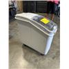 Image 2 : RUBBERMAID ROLLING INGREDIENTS BIN