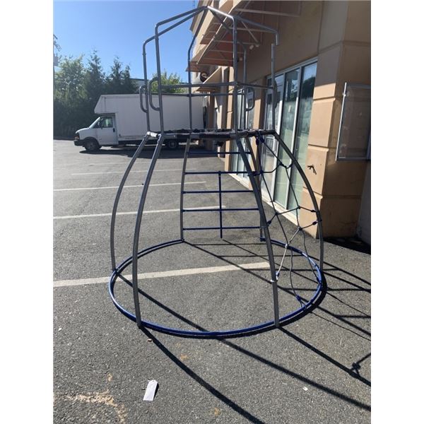KIDS OUTDOOR PLAY STRUCTURE 10 FT HIGH