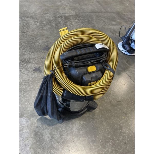 DEWALT STAINLESS 8 GALLON WET DRY SHOP-VAC DEFINITELY TRIES TO WORK MOTOR NEEDS CLEANING OUT FOR PAR