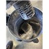 Image 4 : DEWALT STAINLESS 8 GALLON WET DRY SHOP-VAC DEFINITELY TRIES TO WORK MOTOR NEEDS CLEANING OUT FOR PAR