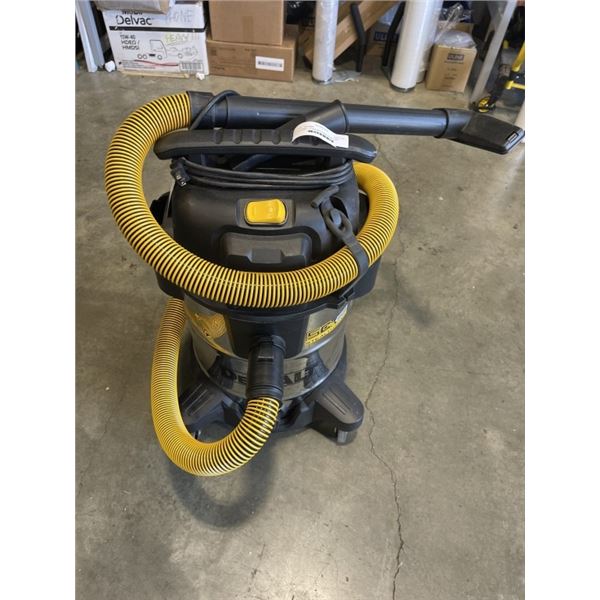 DEWALT STAINLESS 10 GALLON WET DRY SHOP-VAC WORKING WITH HOSE