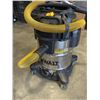 Image 2 : DEWALT STAINLESS 10 GALLON WET DRY SHOP-VAC WORKING WITH HOSE