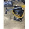 Image 3 : DEWALT STAINLESS 10 GALLON WET DRY SHOP-VAC WORKING WITH HOSE