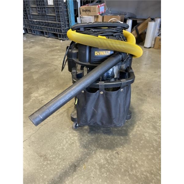 DEWALT STAINLESS 10 GALLON WET DRY SHOP-VAC WORKING WITH HOSE