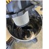 Image 5 : DEWALT STAINLESS 8 GALLON WET DRY SHOP-VAC WORKING WITH HOSE