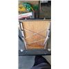Image 2 : FOLDING MASSAGE TABLE