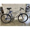 Image 1 : WHITE AND BLUE CANNONDALE BIKE