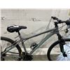 Image 4 : GREY DIAMONDBACK BIKE