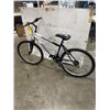 Image 1 : WHITE HIRASHI BIKE