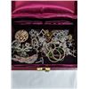 Image 3 : VINTAGE FARRINGTON LEATHER JEWELRY CASE W/ LOTS OF JEWELRY CONTENTS