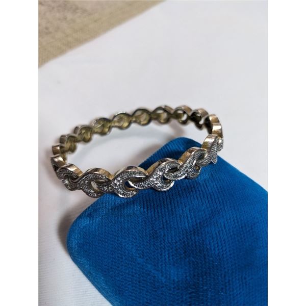 GOLD TONE VINTAGE BANGLE