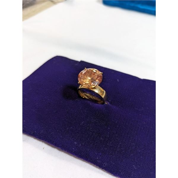 NEW GOLD TONE RING SIZE 7
