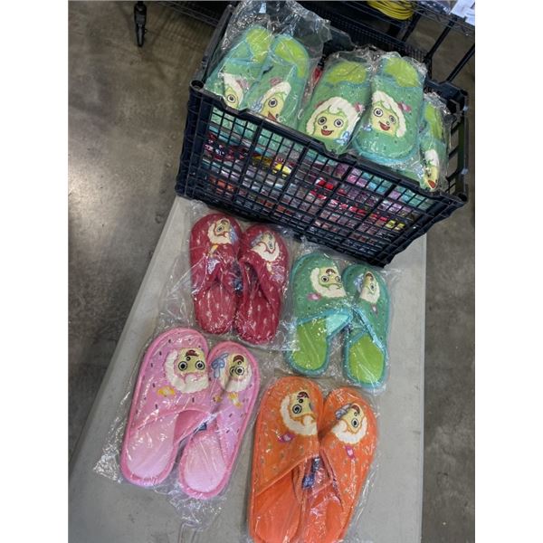 PLASTIC TOTE OF SLIPPERS