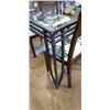 Image 6 : GLASS TOP DINETTE TABLE AND 4 SOLID WOOD CHAIRS