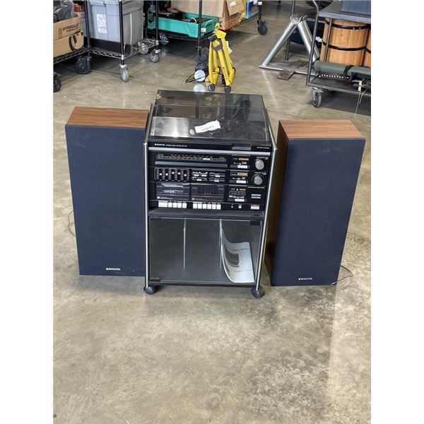 SANYO GXT212 STEREO MUSIC SYSTEM WITH PAIR OF FLOOR SPEAKERS AND OPERATING INSTRUCTIONS