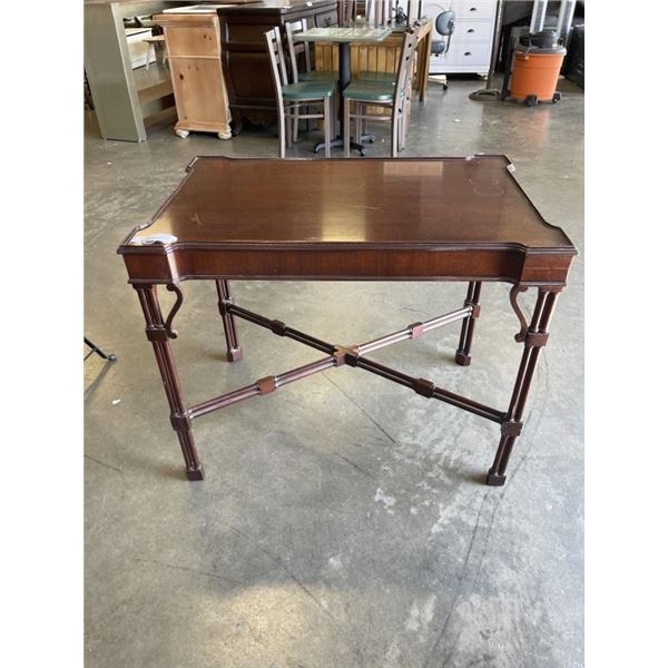 VINTAGE TABLE