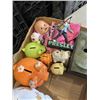 Image 4 : TRAY OF COLLECTIBLE PIGGY BANKS AND OTHER COLLECTIBLES