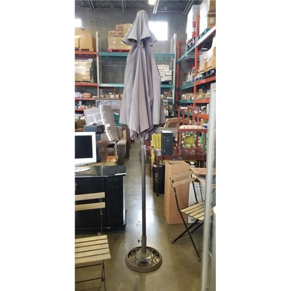 PATIO UMBRELLA W/ BASE